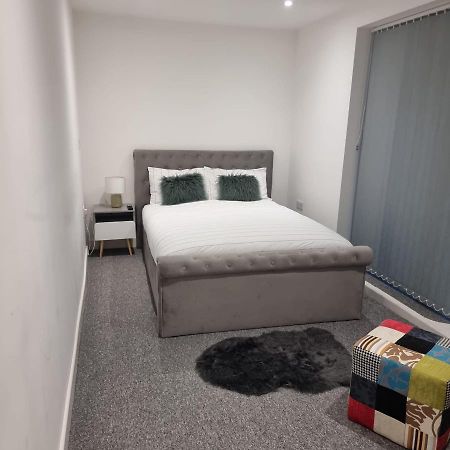 Classic 2 Bed Apartment In Oldkent Road ลอนดอน ภายนอก รูปภาพ