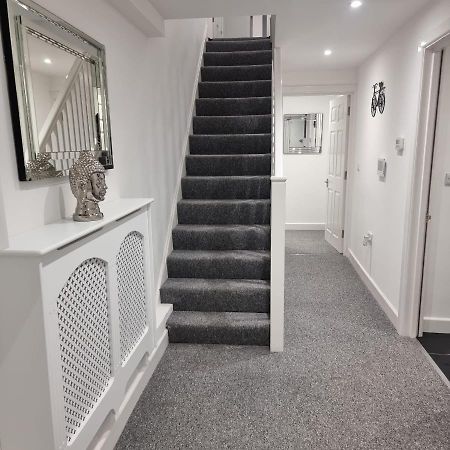 Classic 2 Bed Apartment In Oldkent Road ลอนดอน ภายนอก รูปภาพ