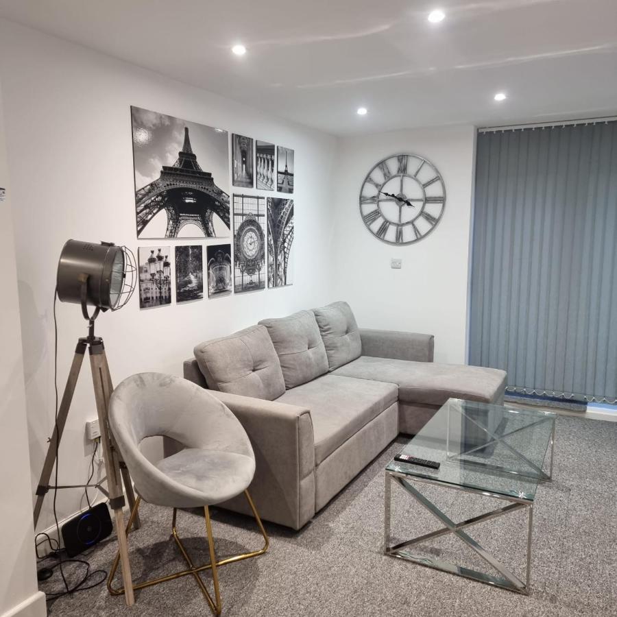 Classic 2 Bed Apartment In Oldkent Road ลอนดอน ภายนอก รูปภาพ