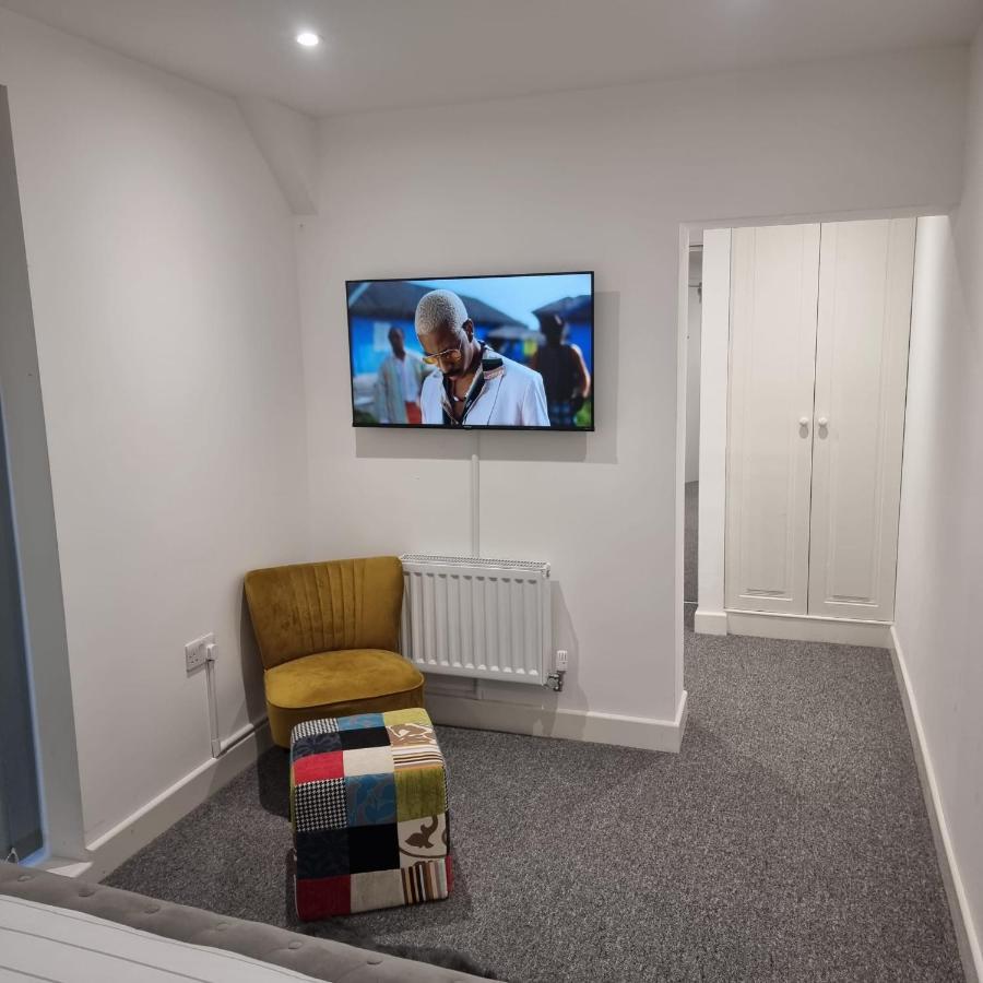 Classic 2 Bed Apartment In Oldkent Road ลอนดอน ภายนอก รูปภาพ