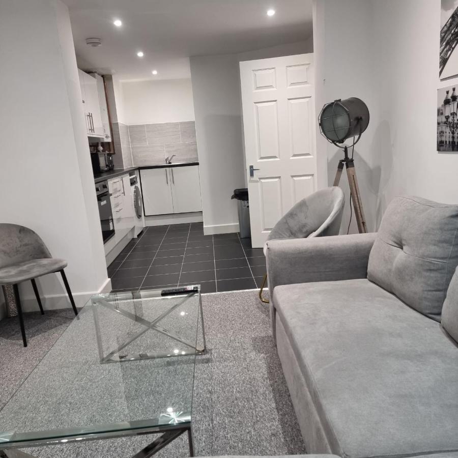 Classic 2 Bed Apartment In Oldkent Road ลอนดอน ภายนอก รูปภาพ