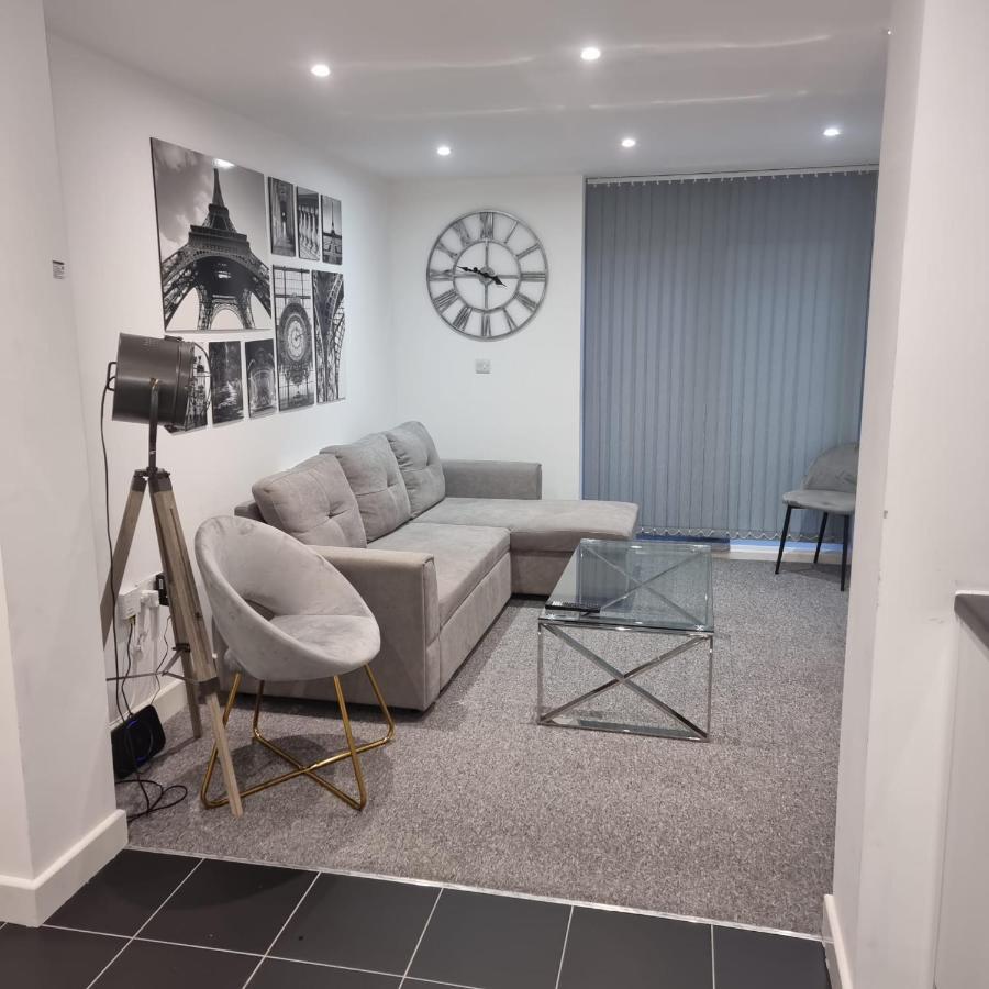 Classic 2 Bed Apartment In Oldkent Road ลอนดอน ภายนอก รูปภาพ