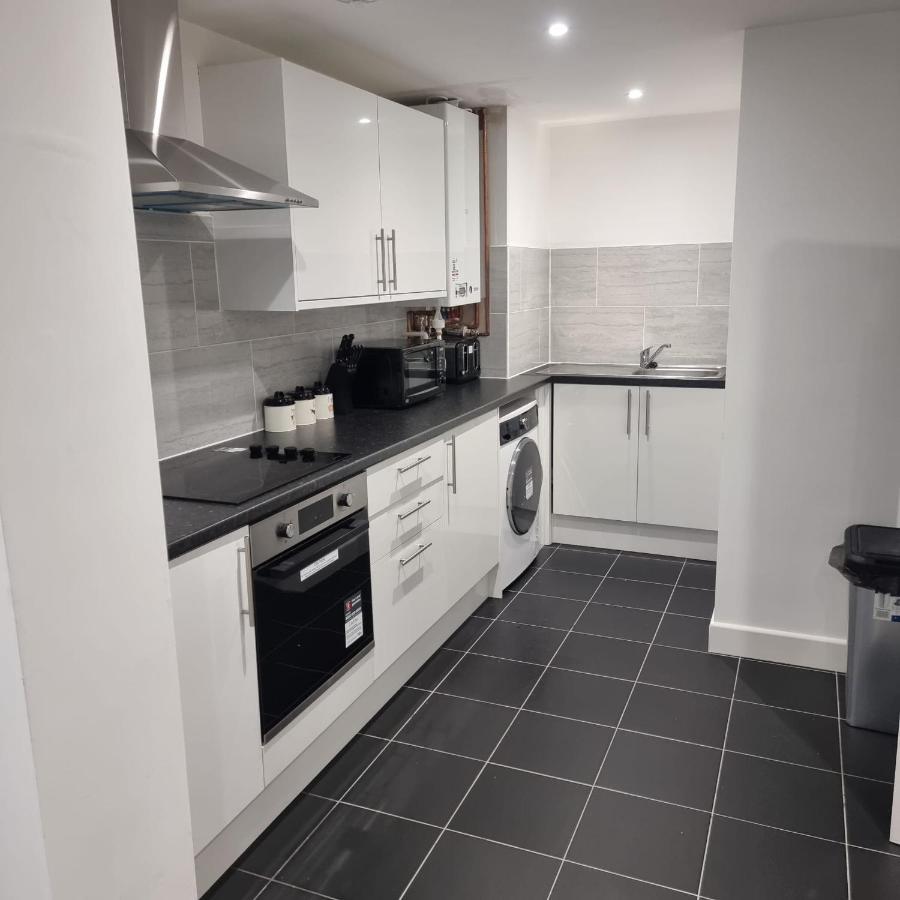 Classic 2 Bed Apartment In Oldkent Road ลอนดอน ภายนอก รูปภาพ