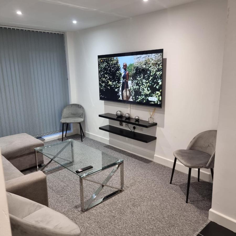 Classic 2 Bed Apartment In Oldkent Road ลอนดอน ภายนอก รูปภาพ