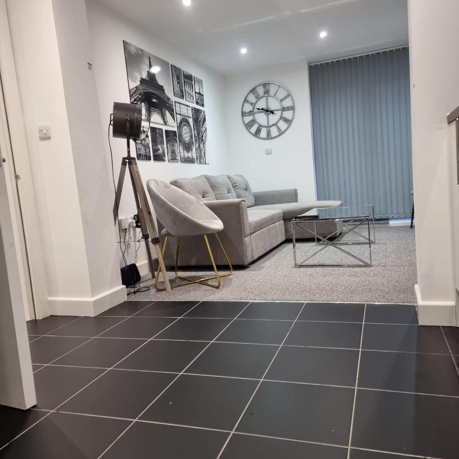 Classic 2 Bed Apartment In Oldkent Road ลอนดอน ภายนอก รูปภาพ