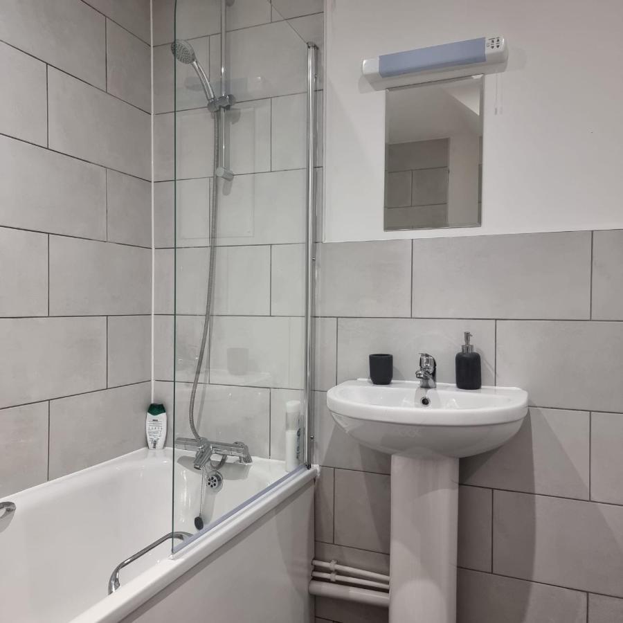 Classic 2 Bed Apartment In Oldkent Road ลอนดอน ภายนอก รูปภาพ