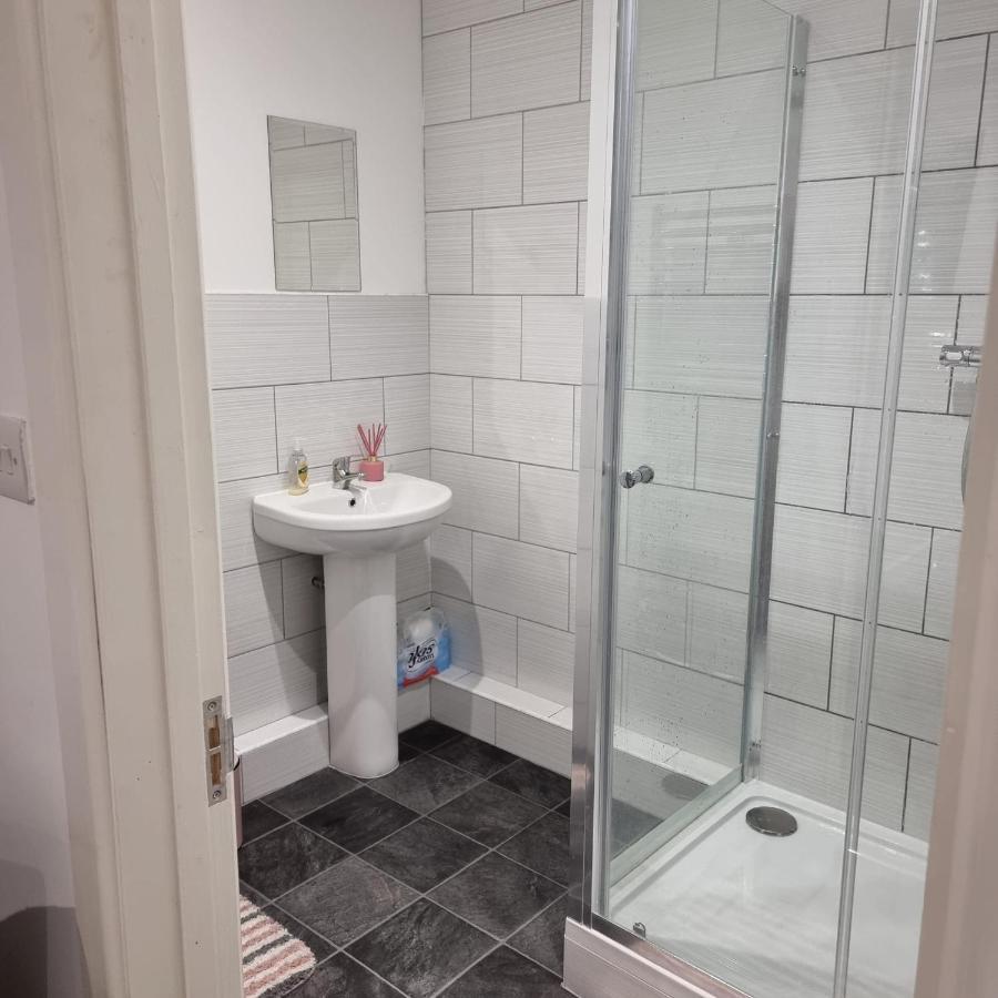 Classic 2 Bed Apartment In Oldkent Road ลอนดอน ภายนอก รูปภาพ