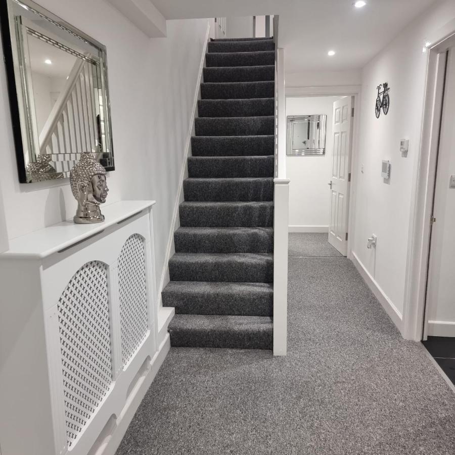 Classic 2 Bed Apartment In Oldkent Road ลอนดอน ภายนอก รูปภาพ