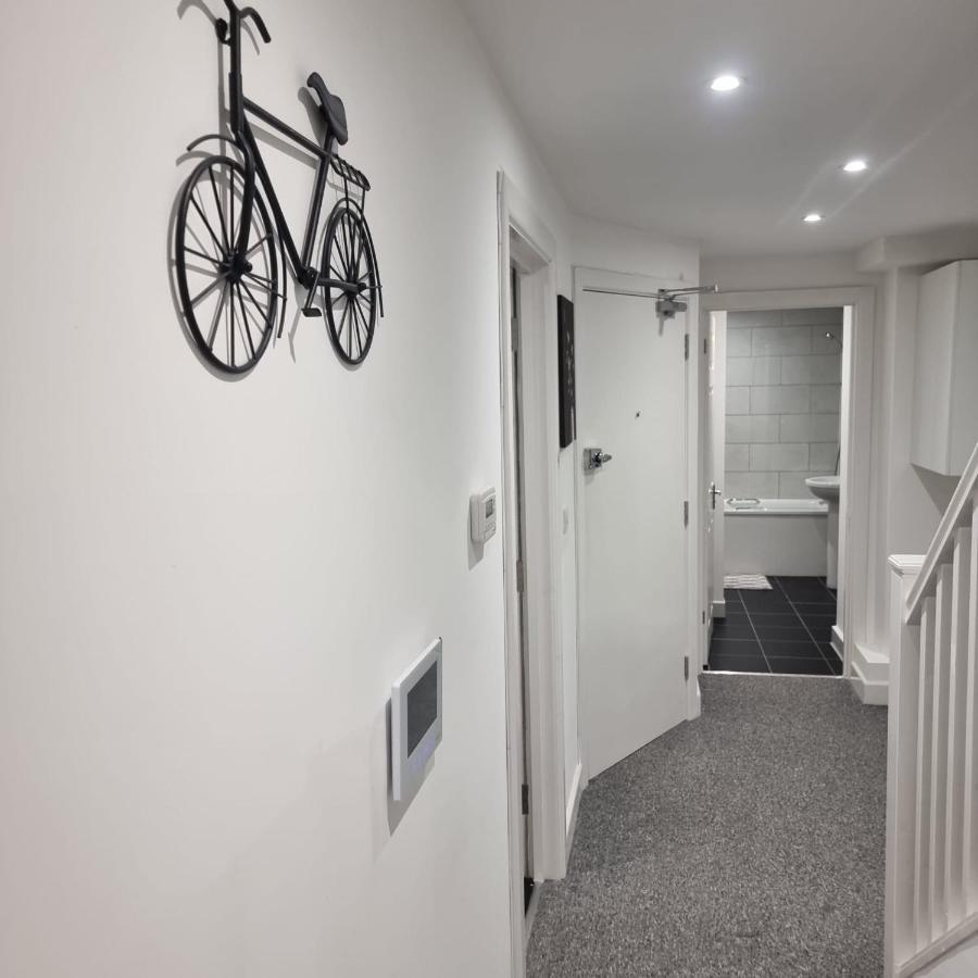 Classic 2 Bed Apartment In Oldkent Road ลอนดอน ภายนอก รูปภาพ