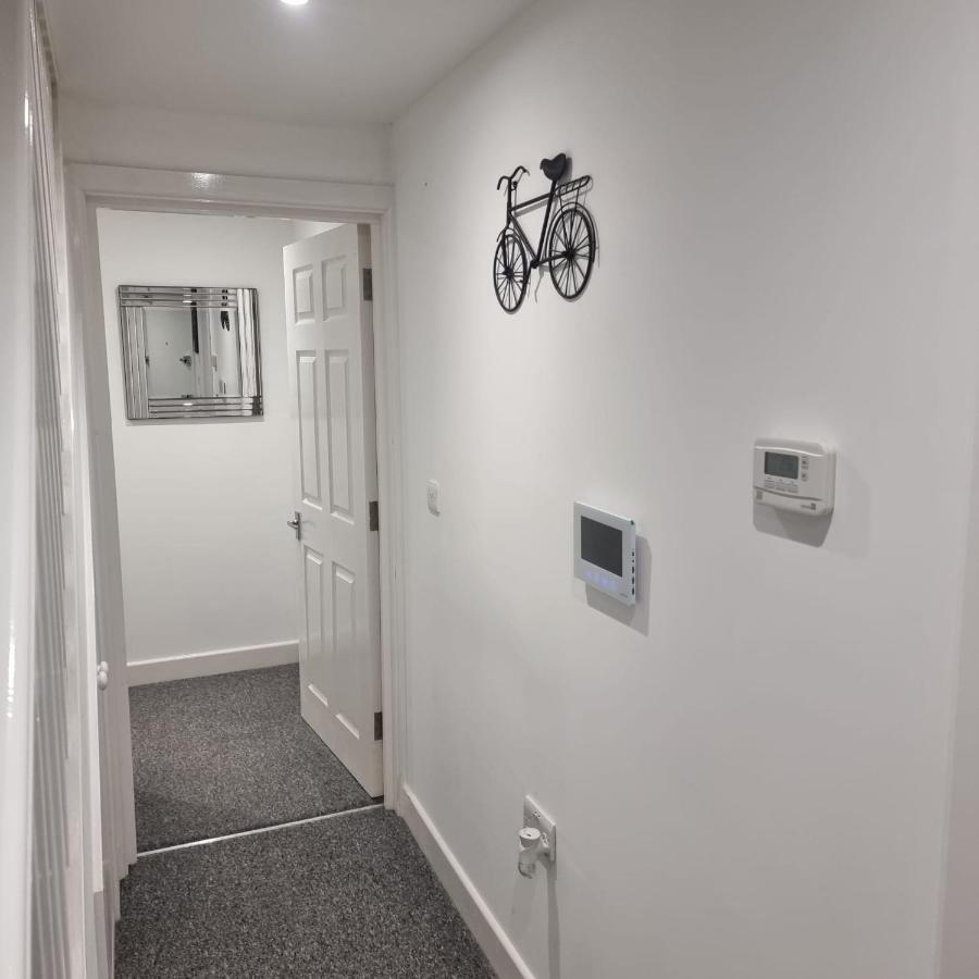 Classic 2 Bed Apartment In Oldkent Road ลอนดอน ภายนอก รูปภาพ
