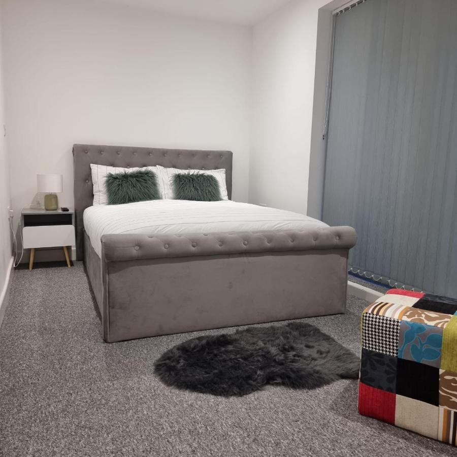 Classic 2 Bed Apartment In Oldkent Road ลอนดอน ภายนอก รูปภาพ