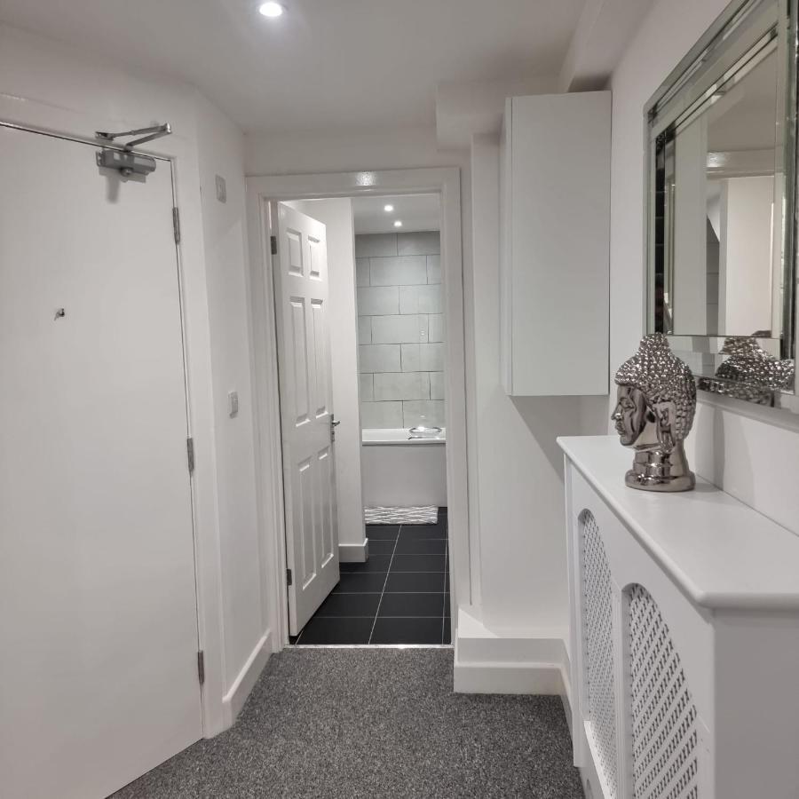 Classic 2 Bed Apartment In Oldkent Road ลอนดอน ภายนอก รูปภาพ